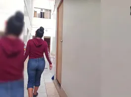 निक्की बेंज़ अश्वेत महिला को तोड़ रही है, जो अपनी परीक्षा के बाद आकस्मिक सेक्स करने में कोई आपत्ति नहीं करती है।